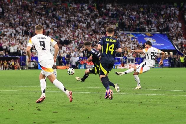 Fußball UEFA EURO 2024 Gruppe A Deutschland gegen Schottland 14. Juni 2024 UEFA EURO 2024 Gruppe A Deutschland gegen Schottland Emre Can (Deutschland) erzielt das fünfte Tor Foto Simon Stacpoole Abseits München Deutschland  Copyright: xSimonxStacpoolexOffside