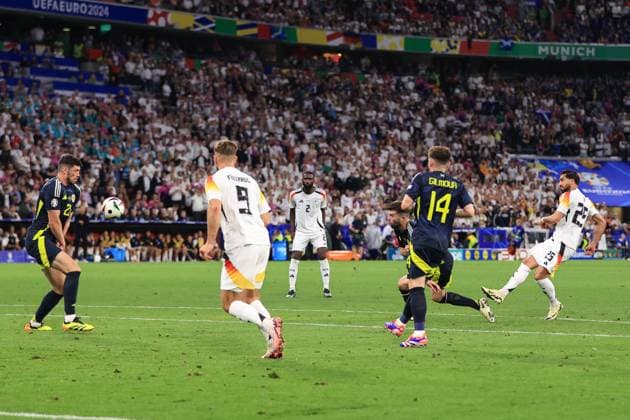 Fußball UEFA EURO 2024 Gruppe A Deutschland gegen Schottland 14. Juni 2024 UEFA EURO 2024 Gruppe A Deutschland gegen Schottland Emre Can (Deutschland) erzielt das fünfte Tor Foto Simon Stacpoole Abseits München Deutschland  Copyright: xSimonxStacpoolexOffside