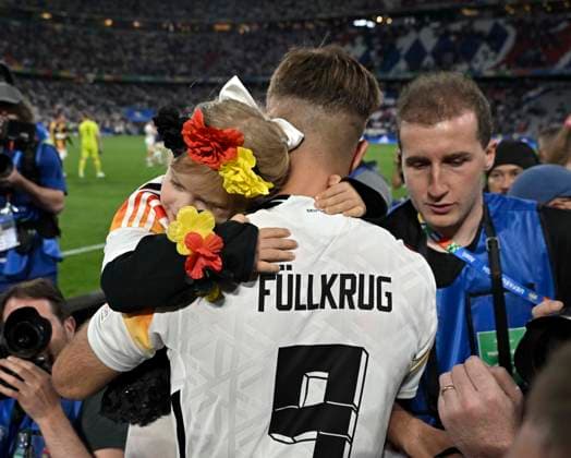 14 06 2024, Football UEFA EURO 2024, Preliminary round, 1 match day, Opening match Germany Scotland, in the Football Arena Munich Niclas Füllkrug Germany with his daughter