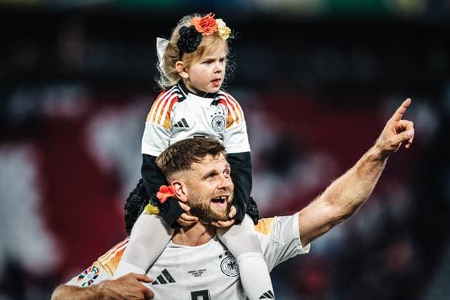 Soccer Men UEFA European Football Championship 2024 MD1 Group A Germany vs Scotland 14 06 2024 Niclas Füllkrug 9, Germany with his daughter after the match Munich Munich Football Arena Bayern Germany