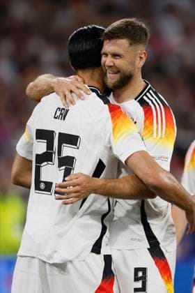 Germany v Scotland: Group A - UEFA EURO, EM, Europameisterschaft,Fussball 2024 Emre Can and Niclas Fullkrug of Germany celebrate after the UEFA EURO 2024 group stage match between Germany and Scotland at Munich Football Arena on June 14, 2024 in Munich, Germany. Munich Munich Football Arena Germany Germany Copyright: xRichardxSellers Sportsphoto APLx 14040531