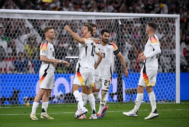 Maximilian Mittelstädt Germany , Thomas Müller Germany with Niclas Füllkrug Germany , Ilkay Gündogan Germany , from left , but Füllkrugs goal is subsequently disallowed 14 06 2024, European Football Championship 2024, opening match, preliminary round, matchday 1 Germany Scotland Muenchen Allianz Arena Bayern Germany Team2