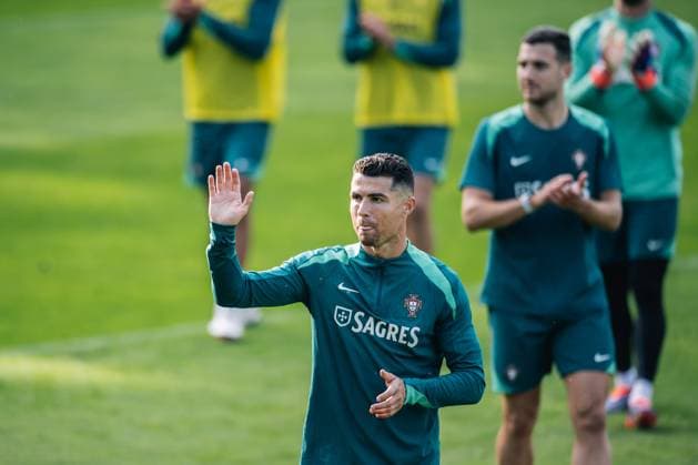 Portugal Public Training Session And press conference, PK, Pressekonferenz - UEFA EURO, EM, Europameisterschaft,Fussball 2024 Cristiano Ronaldo of Portugal is greeting fans during the public training session ahead of the UEFA EURO 2024 in Gutersloh, Germany, on June 14, 2024. Gutersloh Germany  Copyright: xHeshamxElsherifx originalFilename:elsherif-notitle240614_npWtc.jpg