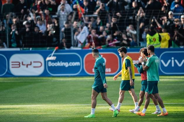 Portugal Public Training Session And press conference, PK, Pressekonferenz - UEFA EURO, EM, Europameisterschaft,Fussball 2024 Cristiano Ronaldo of Portugal is greeting fans during the public training session ahead of the UEFA EURO 2024 in Gutersloh, Germany, on June 14, 2024. Gutersloh Germany  Copyright: xHeshamxElsherifx originalFilename:elsherif-notitle240614_np8tZ.jpg
