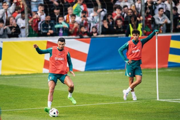 Portugal Public Training Session And press conference, PK, Pressekonferenz - UEFA EURO, EM, Europameisterschaft,Fussball 2024 Joao Felix and Cristiano Ronaldo of Portugal are training during the public training session ahead of the UEFA EURO 2024 in Gutersloh, Germany, on June 14, 2024. Gutersloh Germany  Copyright: xHeshamxElsherifx originalFilename:elsherif-notitle240614_npdG3.jpg