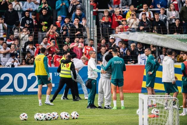 Portugal Public Training Session And press conference, PK, Pressekonferenz - UEFA EURO, EM, Europameisterschaft,Fussball 2024 A fan is taking a photo with Cristiano Ronaldo after storming the pitch during the public training session of Portugal ahead of the UEFA EURO 2024 in Gutersloh, Germany, on June 14, 2024. Gutersloh Germany  Copyright: xHeshamxElsherifx originalFilename:elsherif-notitle240614_npqiN.jpg
