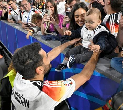 14 06 2024, Football UEFA EURO 2024, preliminary round, 1 match day, opening match Germany Scotland, in the Football Arena Munich Ilkay Gündogan Germany and his son