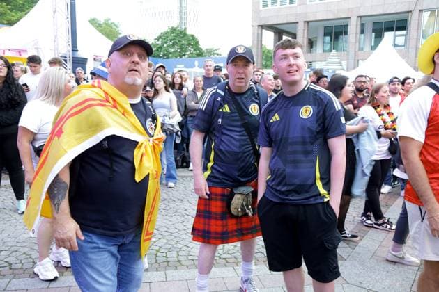 14 06 2024 Dortmund, Fanzone Friedensplatz, broadcast of opening match UEFA EURO2024 Germany vs. Scotland, final score 5 1 Scottish fans watch the screen in amazement