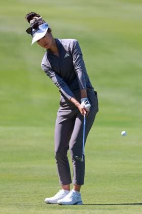 Meijer LPGA, Golf Damen Classic Grace Kim of Sydney, Australia chips to the 3rd green during the second round of the Meijer LPGA Classic for Simply Give golf tournament at Blythefield Country Club in Belmont, MI, USA Friday, June 14, 2024. Belmont Michigan United States  Copyright: xAmyxLemusx originalFilename:lemus-meijerlp240614_npWeS.jpg