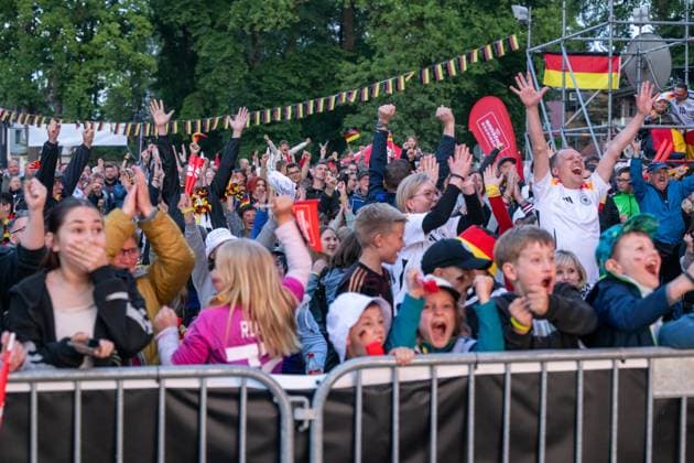 Fan Mile in Blankenhain well attended The Fan Mile in Blankenhain is open More than 1000 soccer fans watched the match between Germany and Scotland and celebrated their teams 5 1 victory