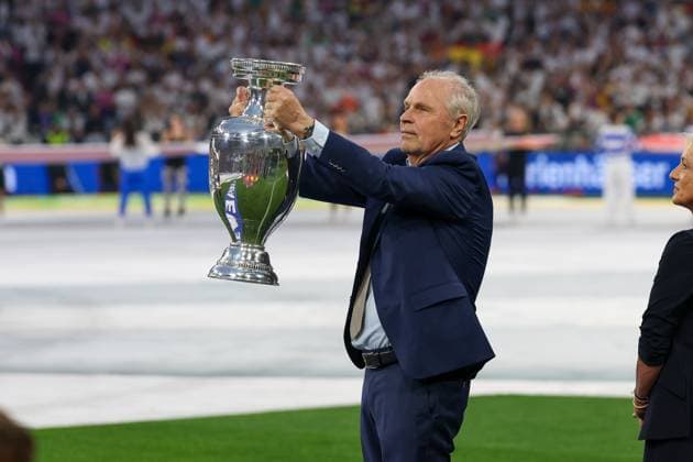 Bernard Dietz with the European Championship trophy in his hands, Germany vs Scotland, Football, UEFA Euro 2024, Group stage, 1 Matchday, 14 06 2024 DFB regulations prohibit any use of photographs as image sequences and or quasi video Muenchen Bayern Germany Copyright: xkolbert-press ChristianxKolbertx