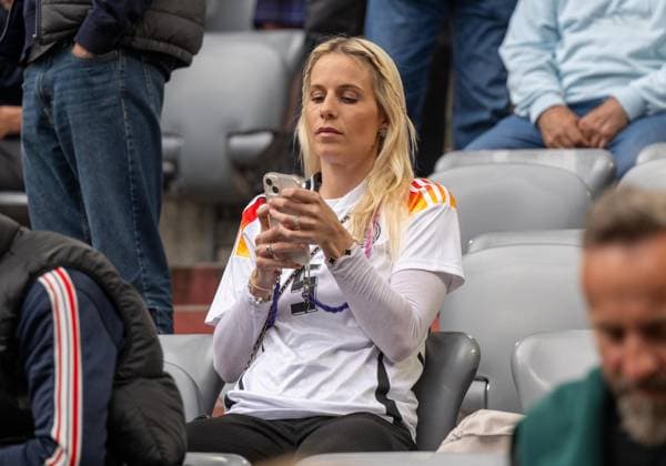 Football, men, season 2023 24, Euro 20204 Group A 1 matchday in Munich, Germany Scotland 5 1 , Sina, wife of Pascal Groß Germany in the stands, 14 06 2024, Copyright: xMatthiasxKochx