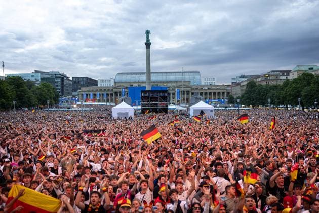Fans of the German national team cheer and celebrate at the fan festival with public viewing on Stuttgarts Schlossplatz for the first group match against Scotland Stuttgart, EURO2024 Fanfest Schlossplatz, 14 06 2024 Stuttgart Copyright: xDennisxDuddek xEibnerxPressefotox EP_DDK