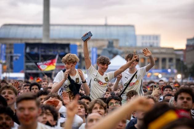 Fans of the German national team cheer and celebrate at the fan festival with public viewing on Stuttgarts Schlossplatz for the first group match against Scotland Stuttgart, EURO2024 Fanfest Schlossplatz, 14 06 2024 Stuttgart Copyright: xDennisxDuddek xEibnerxPressefotox EP_DDK
