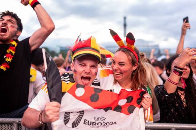 Fans of the German national team cheer and celebrate at the fan festival with public viewing on Stuttgarts Schlossplatz for the first group match against Scotland Stuttgart, EURO2024 Fanfest Schlossplatz, 14 06 2024 Stuttgart Copyright: xDennisxDuddek xEibnerxPressefotox EP_DDK