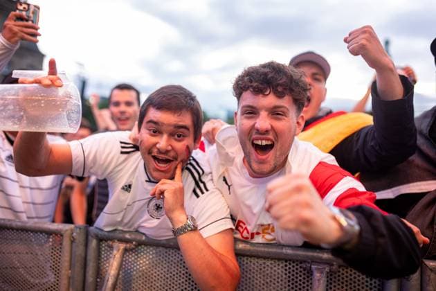 Fans of the German national team cheer and celebrate at the fan festival with public viewing on Stuttgarts Schlossplatz for the first group match against Scotland Stuttgart, EURO2024 Fanfest Schlossplatz, 14 06 2024 Stuttgart Copyright: xDennisxDuddek xEibnerxPressefotox EP_DDK