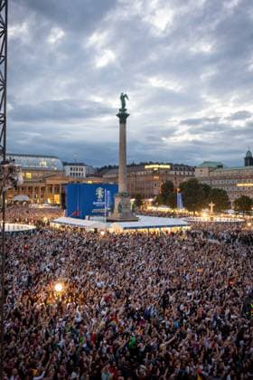Fans of the German national team cheer and celebrate at the fan festival with public viewing on Stuttgarts Schlossplatz for the first group match against Scotland Stuttgart, EURO2024 Fanfest Schlossplatz, 14 06 2024 Stuttgart Copyright: xDennisxDuddek xEibnerxPressefotox EP_DDK