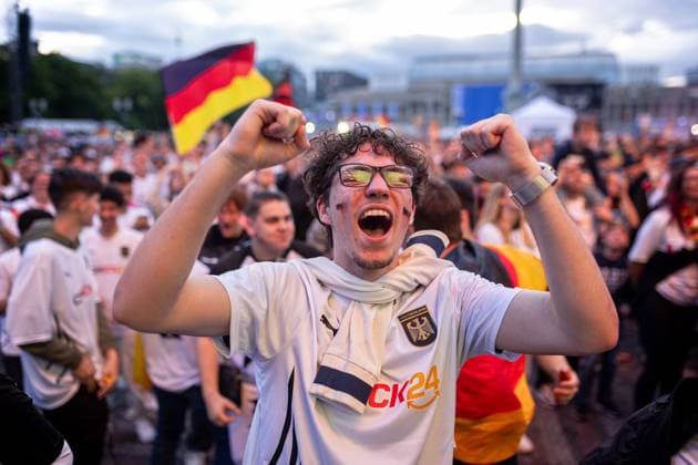 Fans of the German national team cheer and celebrate at the fan festival with public viewing on Stuttgarts Schlossplatz for the first group match against Scotland Stuttgart, EURO2024 Fanfest Schlossplatz, 14 06 2024 Stuttgart Copyright: xDennisxDuddek xEibnerxPressefotox EP_DDK