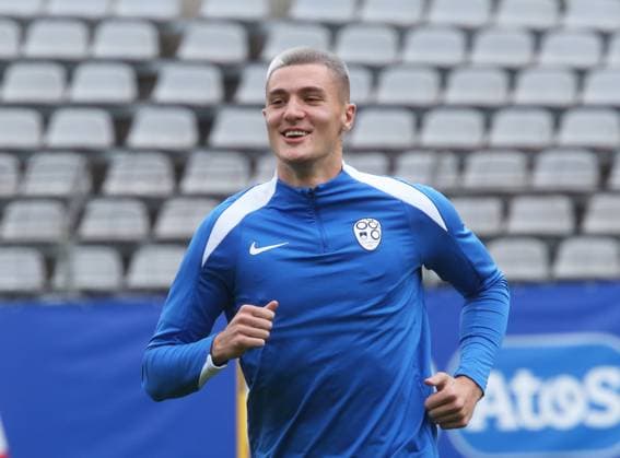 Euro 2024, Slovenian national team, base camp in Wuppertal, 14 06 2024 Benjamin Sesko Slovenia training at the stadium at Wuppertal Zoo