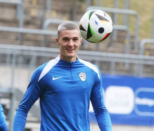 Euro 2024, Slovenian national team, base camp in Wuppertal, 14 06 2024 Benjamin Sesko Slovenia training at the stadium at Wuppertal Zoo