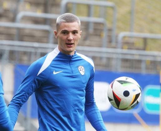 Euro 2024, Slovenian national team, base camp in Wuppertal, 14 06 2024 Benjamin Sesko Slovenia training at the stadium at Wuppertal Zoo