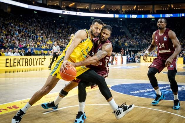 Basketball Berlin 12 06 2024 Season 2023 2024 1 Bundesliga easyCredit BBL Playoffs Final Game 3 Alba Berlin FC Bayern Munich Johannes Thiemann Alba Berlin, No 32 Devin Booker Munich, No 31