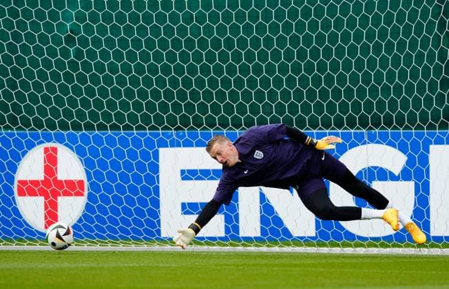 Jordan Pickford of England England Training Session and press conference, PK, Pressekonferenz UEFA European Championship, EM, Europameisterschaft 2024, Group C, Football, Spa & Golf Resort Weimarer Land, Blankenhain, Germany, 15 Jun 2024 EDITORIAL USE ONLY No use with unauthorised audio, video, data, fixture lists, club league logos or live services. Online in-match use limited to 120 images, no video emulation. No use in betting, games or single club league player publications.  Copyright: xDavexShopland Shutterstockx 14523791h