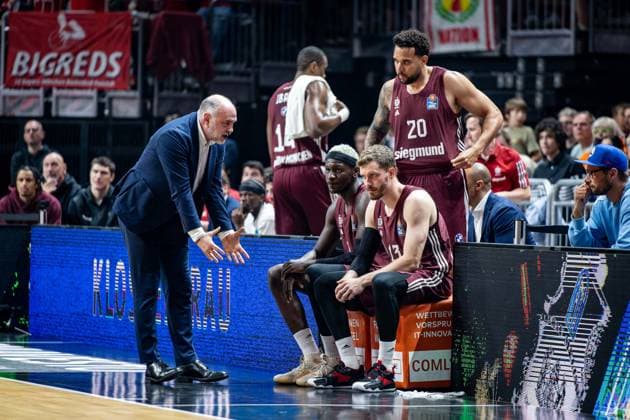 Basketball Berlin 12 06 2024 Season 2023 2024 1 Bundesliga easyCredit BBL Playoffs Final Match 3 Alba Berlin FC Bayern Munich Pablo Laso Munich, Coach Isaac Bonga Munich, No 09 Andreas Obst Munich, No 13 Elias Harris Munich, No 20