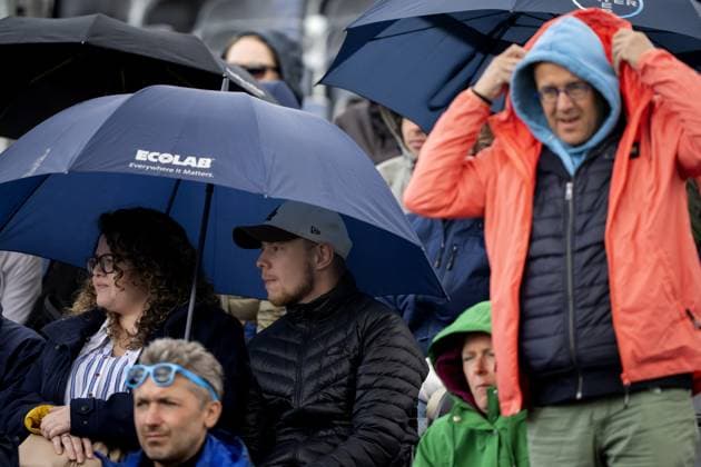 ROSMALEN - Audience on the eighth day of the Libema Open tennis tournament in Rosmalen. ANP SANDER KONING xVIxANPxSportx xxANPxIVx 501127422 originalFilename: 501127422.jpg