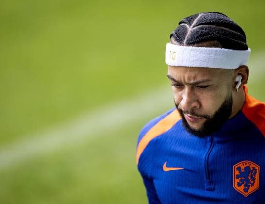 WOLFSBURG - Memphis Depay during a training session of the Dutch national team, Nationalteam at the AOK Stadium on June 15, 2024 in Wolfsburg, Germany. The Dutch national team is preparing for the first group match at the European Football Championship in Germany against Poland. ANP KOEN VAN WEEL UEFA EURO, EM, Europameisterschaft,Fussball 2024 Germany 2024 xVIxANPxSportx xxANPxIVx 501129874 originalFilename: 501129874.jpg