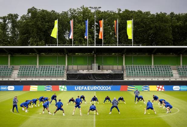 WOLFSBURG - The selection during a training session of the Dutch national team, Nationalteam in the AOK Stadium on June 15, 2024 in Wolfsburg, Germany. The Dutch national team is preparing for the first group match at the European Football Championship in Germany against Poland. ANP KOEN VAN WEEL UEFA EURO, EM, Europameisterschaft,Fussball 2024 Germany 2024 xVIxANPxSportx xxANPxIVx 501131052 originalFilename: 501131052.jpg