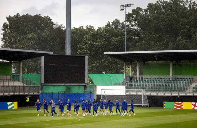 WOLFSBURG - The selection during a training session of the Dutch national team, Nationalteam in the AOK Stadium on June 15, 2024 in Wolfsburg, Germany. The Dutch national team is preparing for the first group match at the European Football Championship in Germany against Poland. ANP KOEN VAN WEEL UEFA EURO, EM, Europameisterschaft,Fussball 2024 Germany 2024 xVIxANPxSportx xxANPxIVx 501131057 originalFilename: 501131057.jpg