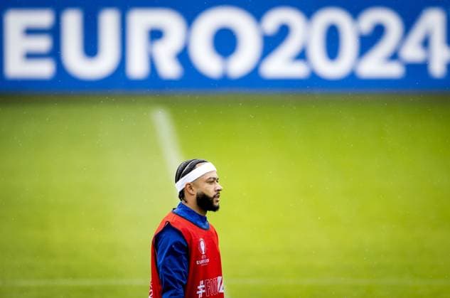 WOLFSBURG - Memphis Depay during a training session of the Dutch national team, Nationalteam at the AOK Stadium on June 15, 2024 in Wolfsburg, Germany. The Dutch national team is preparing for the first group match at the European Football Championship in Germany against Poland. ANP KOEN VAN WEEL UEFA EURO, EM, Europameisterschaft,Fussball 2024 Germany 2024 xVIxANPxSportx xxANPxIVx 501131994 originalFilename: 501131994.jpg