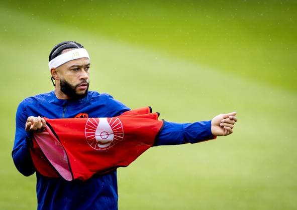 WOLFSBURG - Memphis Depay during a training session of the Dutch national team, Nationalteam at the AOK Stadium on June 15, 2024 in Wolfsburg, Germany. The Dutch national team is preparing for the first group match at the European Football Championship in Germany against Poland. ANP KOEN VAN WEEL UEFA EURO, EM, Europameisterschaft,Fussball 2024 Germany 2024 xVIxANPxSportx xxANPxIVx 501132021 originalFilename: 501132021.jpg