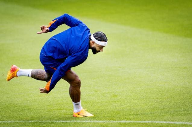 WOLFSBURG - Memphis Depay during a training session of the Dutch national team, Nationalteam at the AOK Stadium on June 15, 2024 in Wolfsburg, Germany. The Dutch national team is preparing for the first group match at the European Football Championship in Germany against Poland. ANP KOEN VAN WEEL UEFA EURO, EM, Europameisterschaft,Fussball 2024 Germany 2024 xVIxANPxSportx xxANPxIVx 501132042 originalFilename: 501132042.jpg