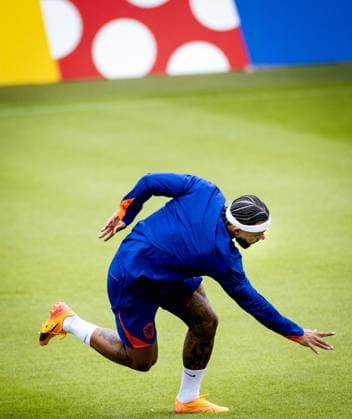 WOLFSBURG - Memphis Depay during a training session of the Dutch national team, Nationalteam at the AOK Stadium on June 15, 2024 in Wolfsburg, Germany. The Dutch national team is preparing for the first group match at the European Football Championship in Germany against Poland. ANP KOEN VAN WEEL UEFA EURO, EM, Europameisterschaft,Fussball 2024 Germany 2024 xVIxANPxSportx xxANPxIVx 501132112 originalFilename: 501132112.jpg