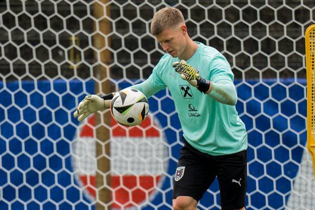 SOCCER - UEFA EURO, EM, Europameisterschaft,Fussball 2024 BERLIN,GERMANY,15.JUN.24 - SOCCER -UEFA EURO 2024, OEFB, Oesterreichischer Fussball-Bund, training. Image shows Patrick Pentz (AUT).  GEPAxpictures xJohannesxFriedl