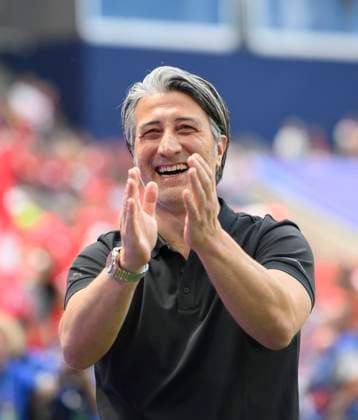 Coach Murat YAKIN SUI greets the fans, gesture, gesture, preliminary round 1 match day, group A, match M02, Hungary HUN Switzerland SUI , on 15 06 2021 in Cologne Germany European Football Championship 2024 from 14 06 14 07 2024 in Germany Â