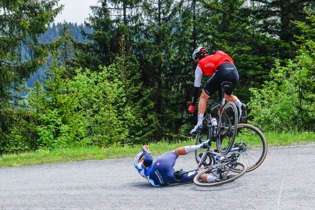Sport Themen der Woche KW24 Sport Bilder des Tages Tour de Suisse 2024 - stage 7 VILLARS-SUR-OLLON, SWITZERLAND - JUNE 15 : Izagirre Ion (ESP) of Cofidis in a crash with Lampaert Yves (BEL) of Soudal - Quick Step during stage 7 of the Tour of Switzerland 2024, an UCI World Tour cycling race. A stage with start and finish after 118.1 km in Villars-sur-Ollon on June 15, 2024 in Villars-sur-Ollon, Switzerland, 15 06 2024 Villars-sur-Ollon Switzerland  Copyright: xJanxDexMeuleneirx