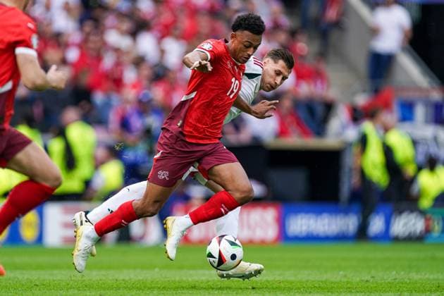 2024-06-15 Hungary v Switzerland - Group A - UEFA EURO, EM, Europameisterschaft,Fussball 2024 COLOGNE, GERMANY - JUNE 15: Dan Ndoye of Switzerland, Willi Orban of Hungary battle for the ball during the Group A - UEFA EURO 2024 match between Hungary and Switzerland at Cologne Stadium on June 15, 2024 in Cologne, Germany. (Photo by Joris Verwijst BSR Agency) Cologne Germany Content not available for redistribution in The Netherlands directly or indirectly through any third parties. Copyright: xBSRxAgencyx
