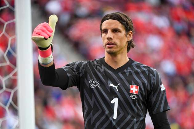 COLOGNE, GERMANY JUNE 15 goalkeeper Yann Sommer of Switzerland waiting the ball during the UEFA EURO 2024 group stage match between Hungary and Switzerland at Cologne Stadium on June 15, 2024 in Cologne, Germany Cologne Cologne Stadium North Rhine Westphalia Germany Copyright: xJustPictures.ch ManuelxWinterbergerx jp-en-EuSpIm-MWI_7763