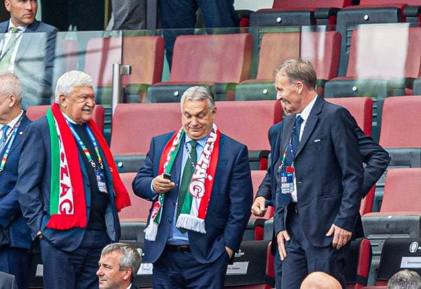 Football, Men, Season 2023 24, Euro 2024 Group A 1 Matchday in Cologne, Hungary Switzerland, 1 Vice President Hans Joachim Watzke German Football Association welcomes Viktor Orban Prime Minister of Hungary in the stands, 15 06 2024, Copyright: xSebastianxRäppold MatthiasxKochx
