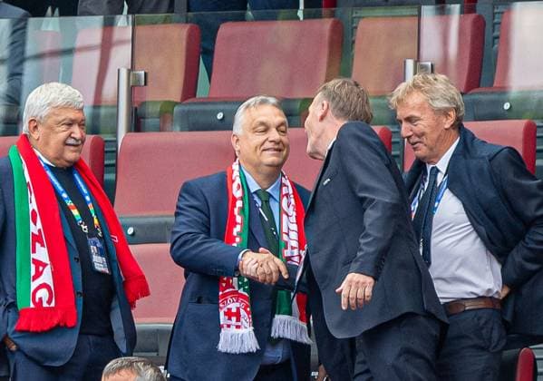 Football, Men, Season 2023 24, Euro 2024 Group A 1 Matchday in Cologne, Hungary Switzerland, 1 Vice President Hans Joachim Watzke German Football Association welcomes Viktor Orban Prime Minister of Hungary in the stands, 15 06 2024, Copyright: xSebastianxRäppold MatthiasxKochx