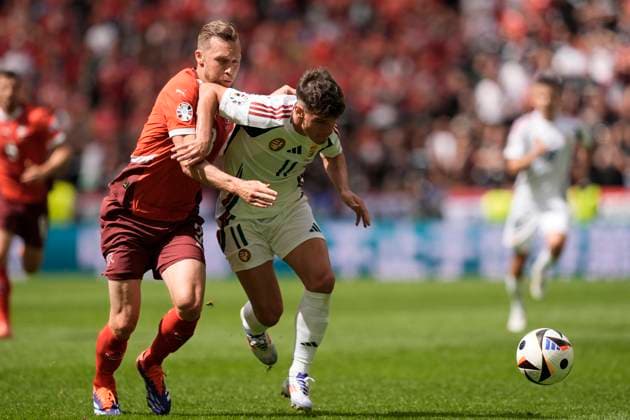Switzerland s Silvan Widmer fights for the ball with Hungary s Milos Kerkez during the Euro 2024 soccer match between Hungary and Swiss at the RheinEnergiestadion, Cologne, Germany - Friday 15 , June , 2024. - Soccer .  Copyright: xFabioxFerrari LaPressex