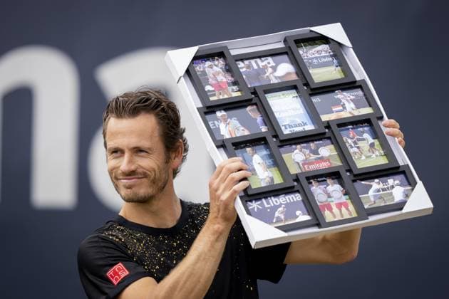 ROSMALEN - Wesley Koolhof (NED) receives a souvenir for his participation in the Libema Open tennis tournament in Rosmalen. ANP SANDER KONING xVIxANPxSportx xxANPxIVx 501146230 originalFilename: 501146230.jpg