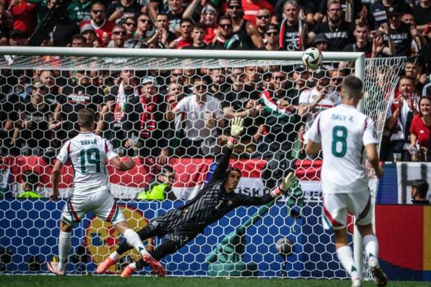 Barnabas Varga Hungary, 19 scores the equalizer to make it 1 2 , Football, UEFA , European Championship, Group A 2024, Hungary vs Switzerland Cologne Cologne Stadium Nordrhein Westfalen Germany Copyright: xGrantxHubbsx