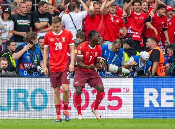 Football, Men, Season 2023 24, Euro 2024 Group A 1 Matchday in Cologne, Hungary Switzerland, f l Michel Aebischer Switzerland , Breel Embolo Switzerland , Cheering after scoring 1 3, 15 06 2024, Copyright: xSebastianxRäppold MatthiasxKochx
