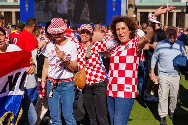 UEFA Euro 2024 Spain Croatia Fan Zone Berlin Brandenburger Tor 15 06 2024 One hour before kick-off, the Croatian fans are clearly in the majority - the atmosphere is good Impressions from the fan zone at the Brandenburg Gate in Berlin for the European Championship group match between Spain and Croatia UEFA Euro 2024 15 06 2024 Copyright: xBEAUTIFULxSPORTS Hahnex