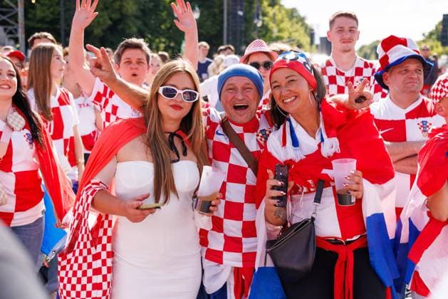 UEFA Euro 2024 Spain Croatia Fan Zone Berlin Brandenburger Tor 15 06 2024 One hour before kick-off, the Croatian fans are clearly in the majority - the atmosphere is good Impressions from the fan zone at the Brandenburg Gate in Berlin for the European Championship group match between Spain and Croatia UEFA Euro 2024 15 06 2024 Copyright: xBEAUTIFULxSPORTS Hahnex