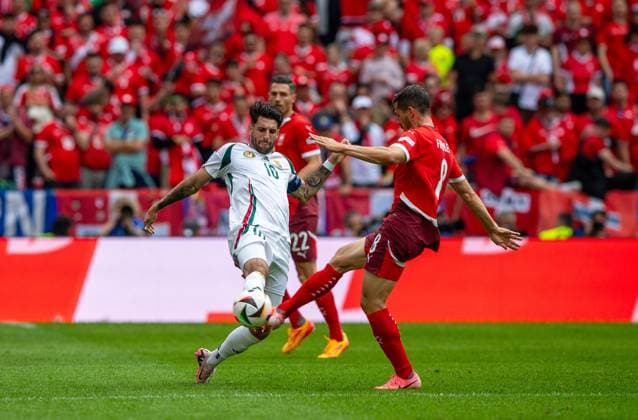 Football, Men, Season 2023 24, Euro 2024 Group A 1 Matchday in Cologne, Hungary Switzerland, f l Dominik Szoboszlai Hungary , Remo Freuler Switzerland , 15 06 2024, Copyright: xSebastianxRäppold MatthiasxKochx